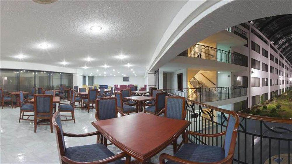 Holiday Inn Express Toluca By Ihg Экстерьер фото