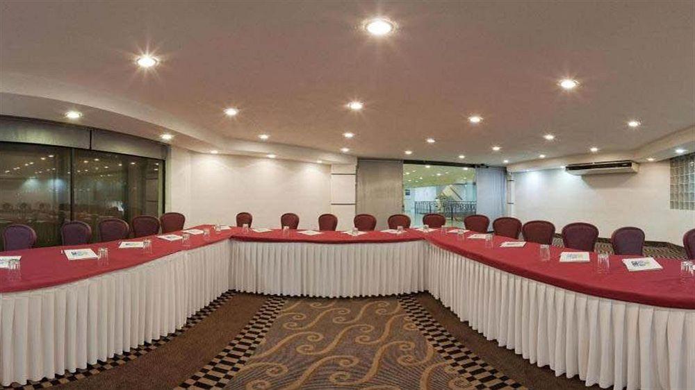 Holiday Inn Express Toluca By Ihg Экстерьер фото