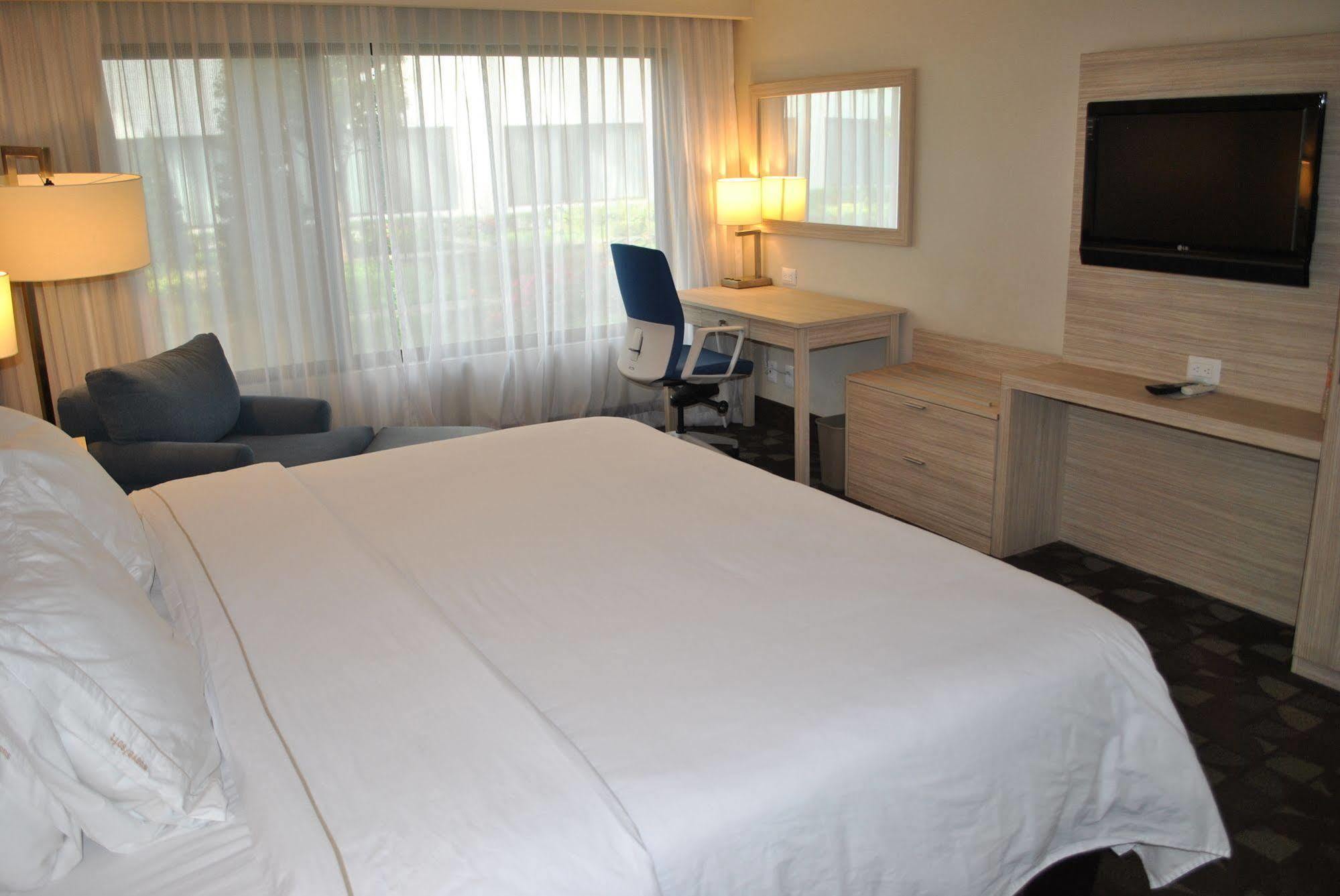 Holiday Inn Express Toluca By Ihg Экстерьер фото