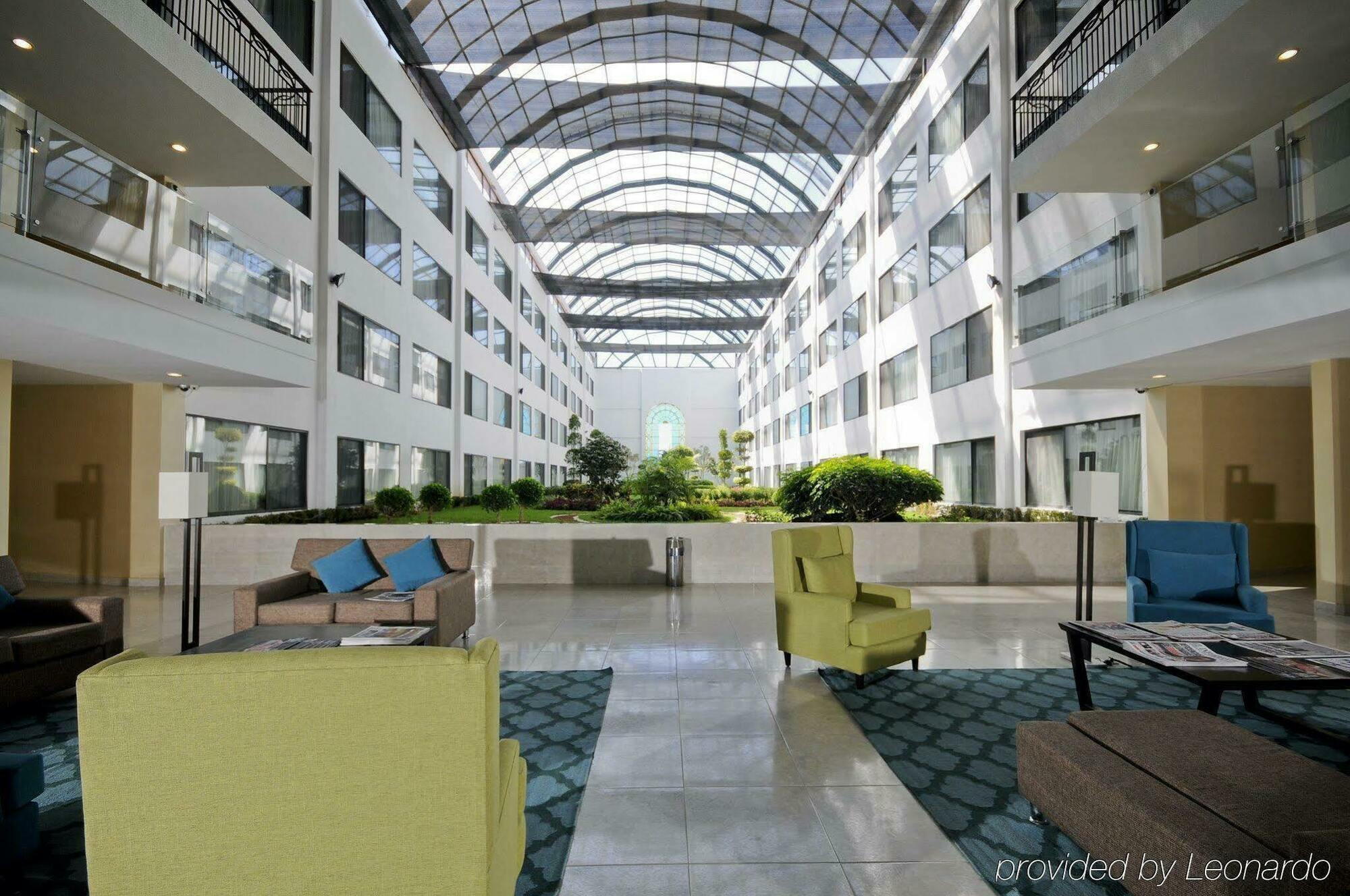Holiday Inn Express Toluca By Ihg Экстерьер фото